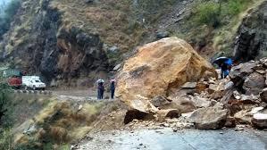 Two houses damaged, five develop cracks in landslide in Kangan